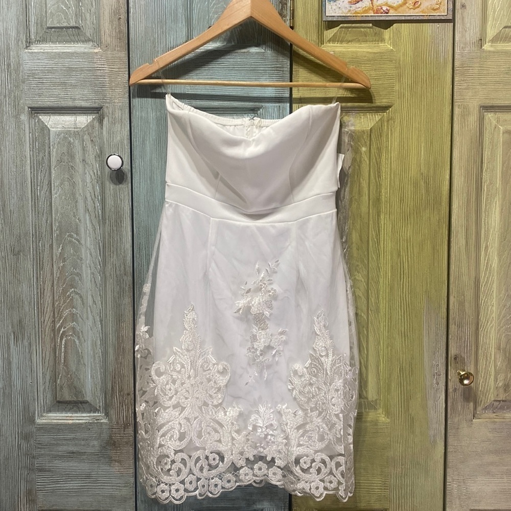 CHARLOTTE Russe NWT White Lace Mini​​